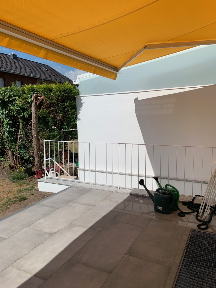 Terrasse mit Markise Reihenhaus Niederkassel