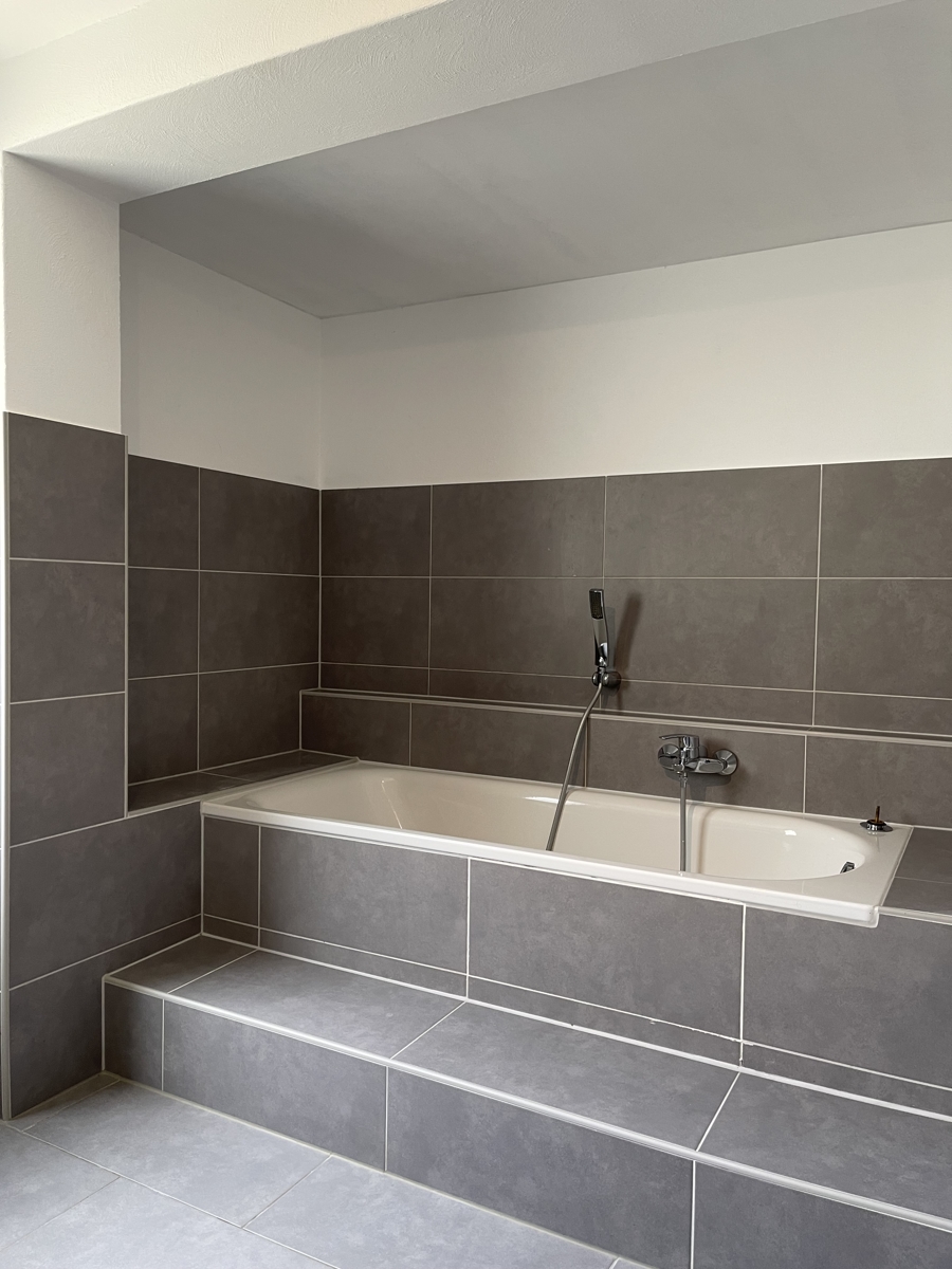 Badezimmer mit Wanne & Dusche Einfamilienhaus Sankt Augustin