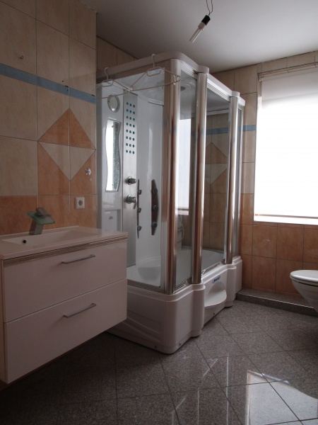 2.Wohnung Badezimmer Mehrfamilienhaus K�nigswinter