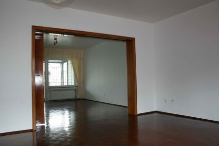 Durchgang zu Zimmer 2 Etagenwohnung Troisdorf