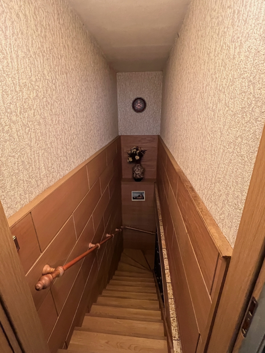 Treppen ins Untergeschoss Bungalow Sankt Augustin