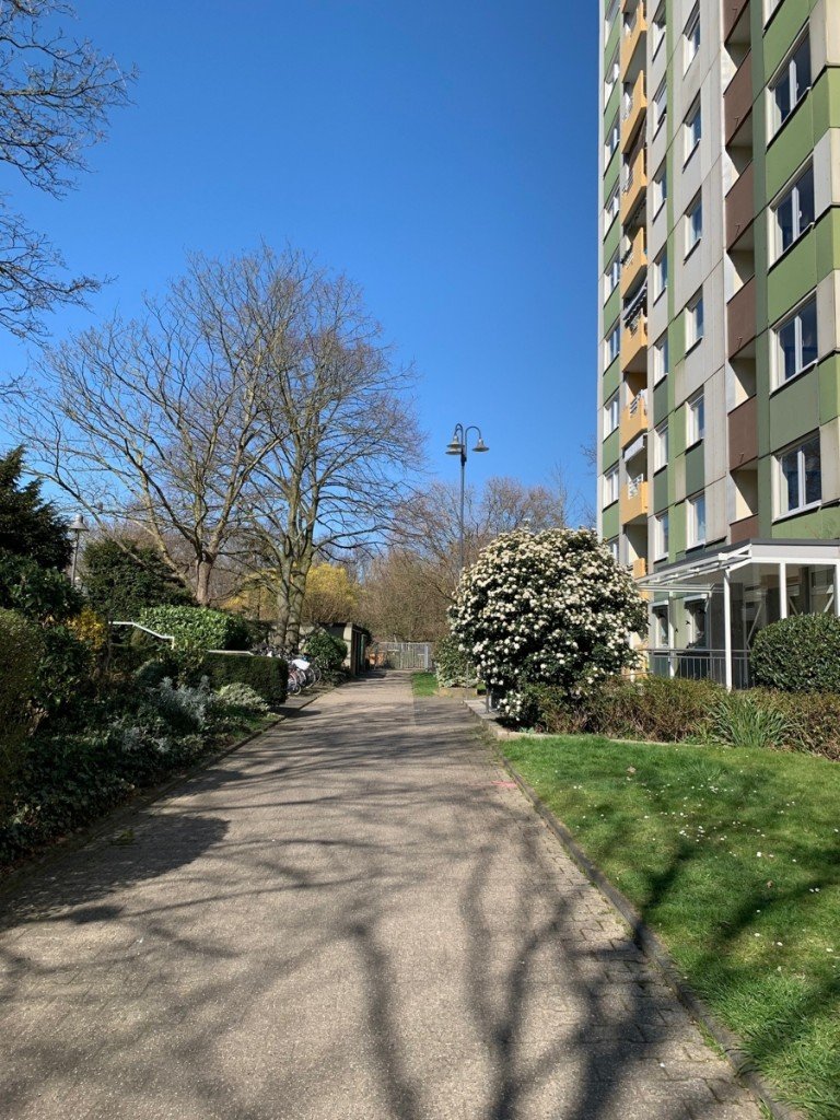 Weg zum Haus Sankt Augustin Etagenwohnung SANKT AUGUSTIN top, helle renovierte 3 Zi. ETW, ca. 84 m� Wfl., K�che Diele, neues Bad, Westbalkon