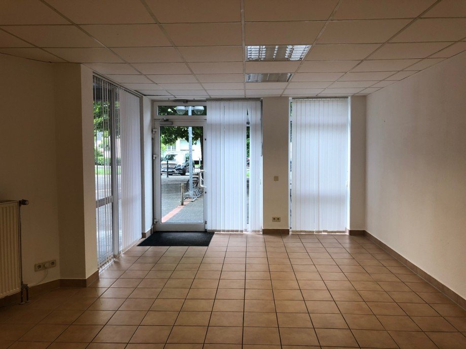 Laden ,- und Verkausfl�che B�rofl�che Sankt Augustin