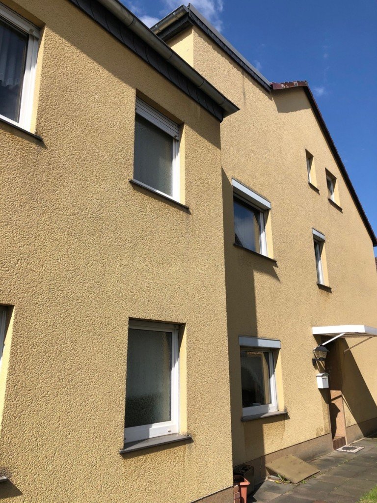 Seitenansicht mit Terrasse Sankt Augustin Doppelhaush�lfte SANKT AUGUSTIN HANGELAR, Doppelhaush�fte, erste Hand, ca. 140 WNfl. 5-7 Zimmer, gr. Terrasse, Garten