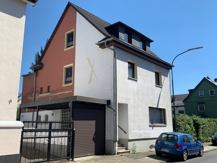 Seitenansicht Zweifamilienhaus Troisdorf