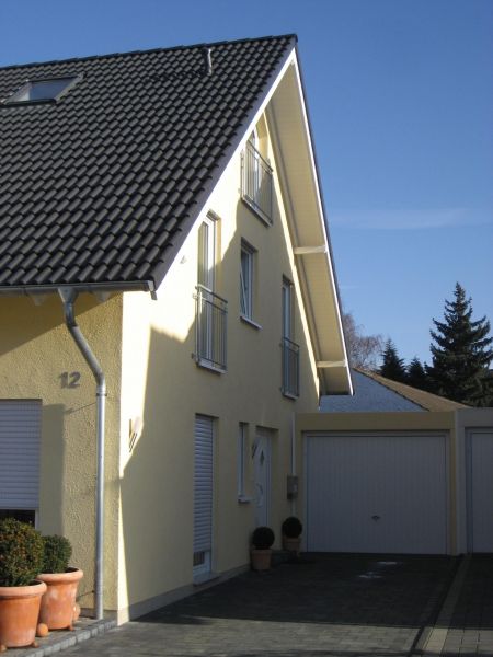 Seitenansicht mit Garage Doppelhaush�lfte Sankt Augustin