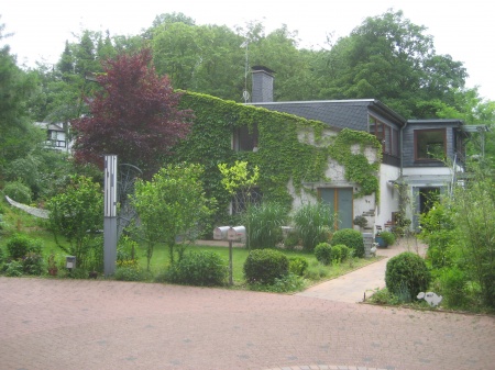 Platz vor dem Haus Etagenwohnung Bergisch Gladbach