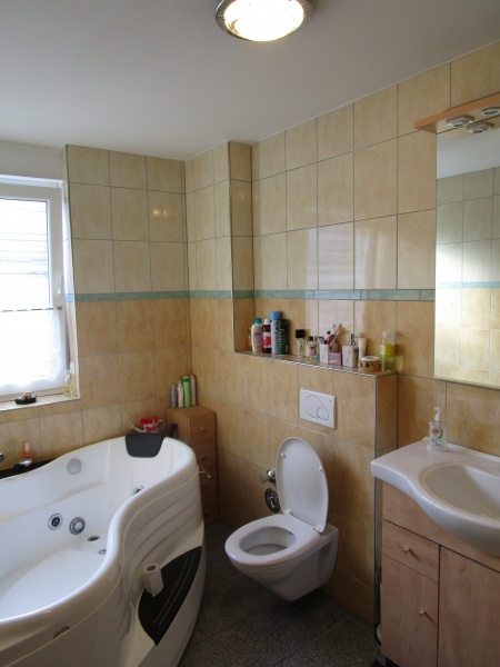Badezimmer Wohnung 3 Mehrfamilienhaus K�nigswinter