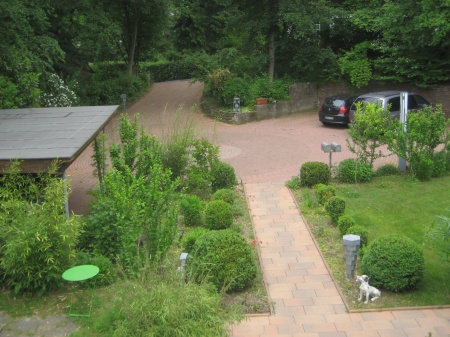 Zuwegung zum Haus Etagenwohnung Bergisch Gladbach