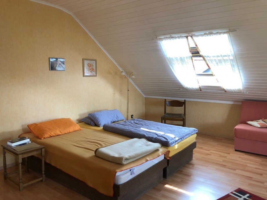 Gro�es Zimmer im Dachgeschoss Doppelhaush�lfte Sankt Augustin