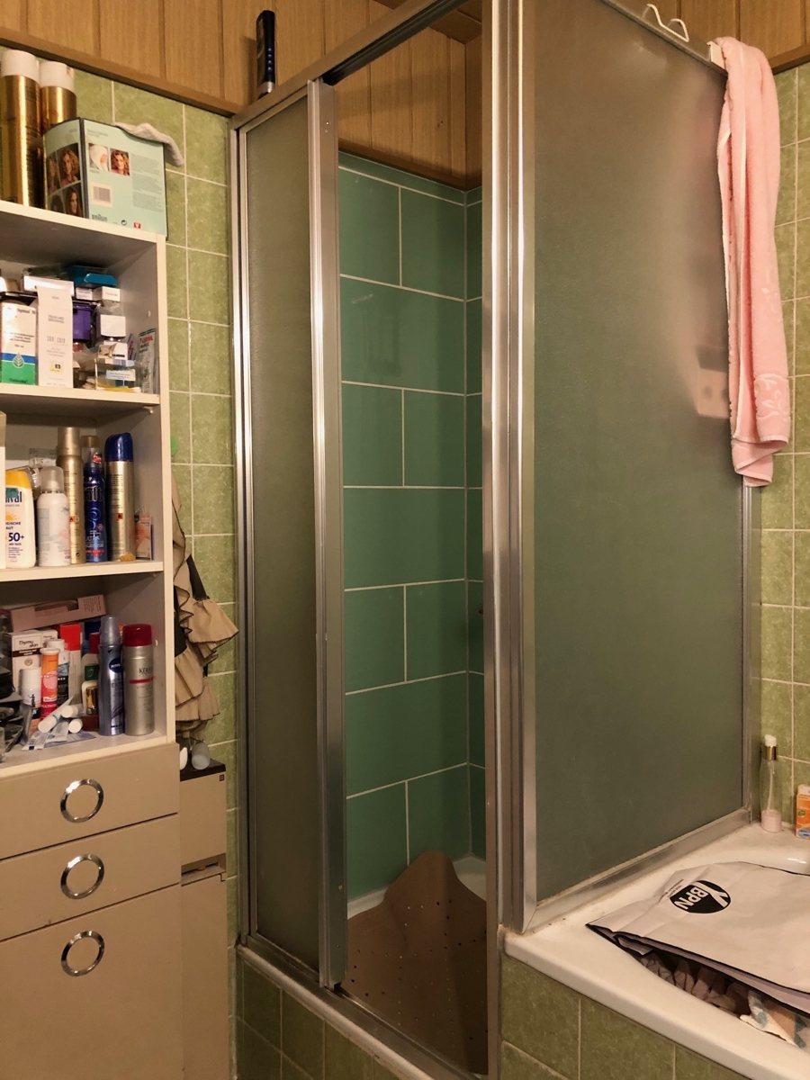 Bad mit Dusche, Wanne und WC Reihenhaus Troisdorf / Spich