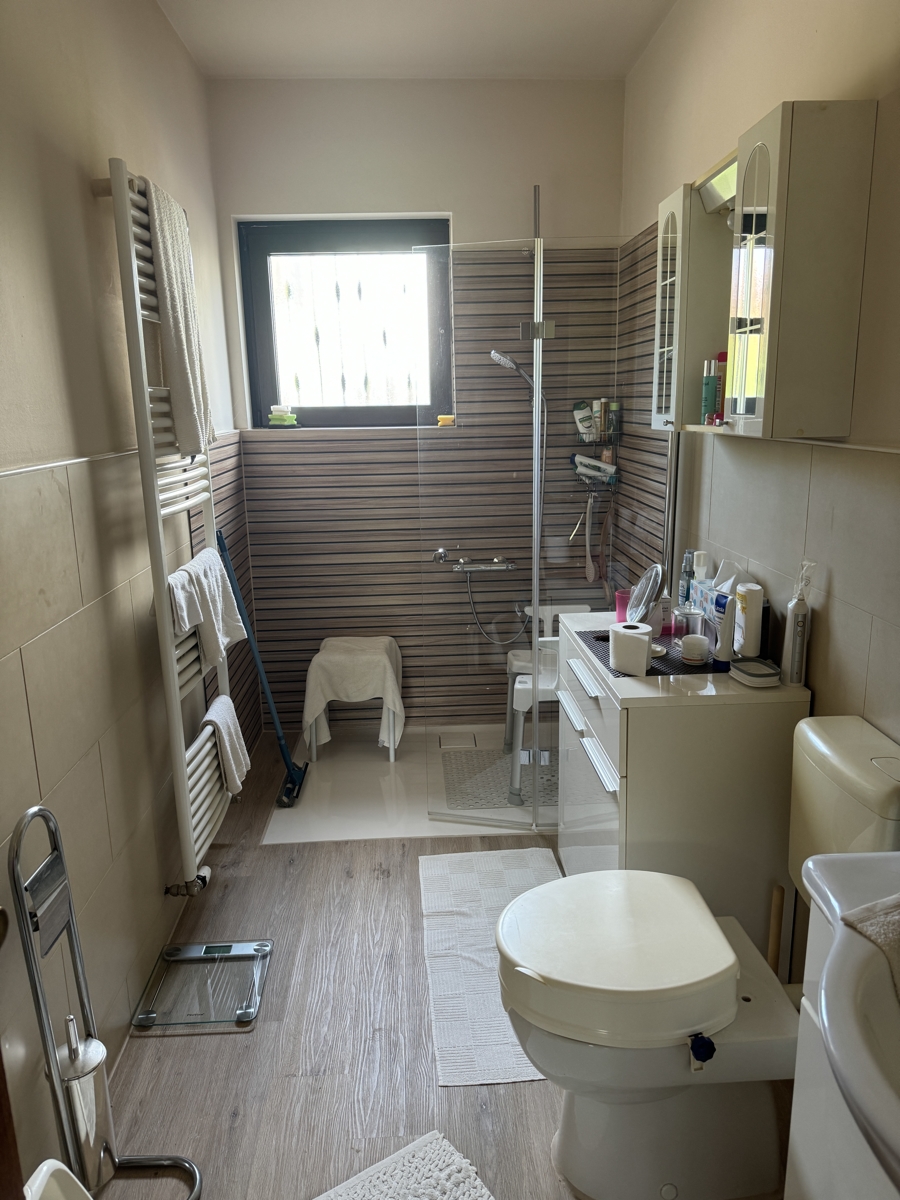 Bad EG Zweifamilienhaus R�srath