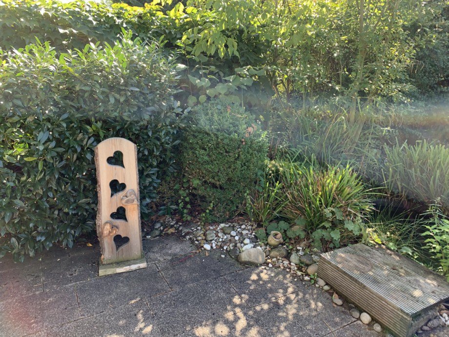 Ansicht Terrasse mit Teich Doppelhaush�lfte Sankt Augustin