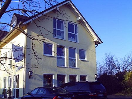 Objektansicht 1 Sankt Augustin - Niederpleis Dachgeschosswohnung SANKT AUGUSTIN, sch�ne 3 Zi. Whg. zzgl. Studio, ca. 100 m� Wfl., K�che, Diele, Bad, G-WC, Balkon