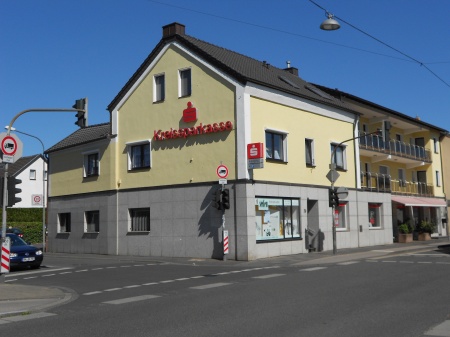 Hausansicht Sankt Augustin - Sankt_Augustin_Zentrum Etagenwohnung SANKT AUGUSTIN, sch�ne 3 Zim.-Whg. mit ca. 90 m� Wfl., 2. OG K�che, Diele, Bad, 1-2 Stellpl., Balkon