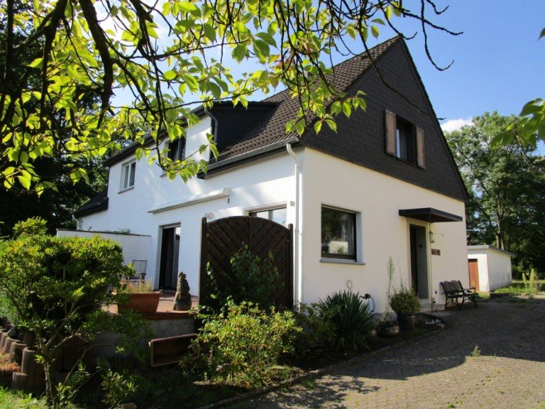 Hausansicht Siegburg Doppelhaush�lfte SIEGBURG-STALLBERG in TOP LAGE, EFH mit ca. 100 m� Wfl., 4-5 Zimmer, gr. Terrasse, ca. 290 m� GrSt.