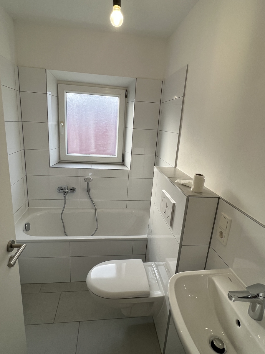 Tageslichtbad mit Wanne Etagenwohnung Siegburg