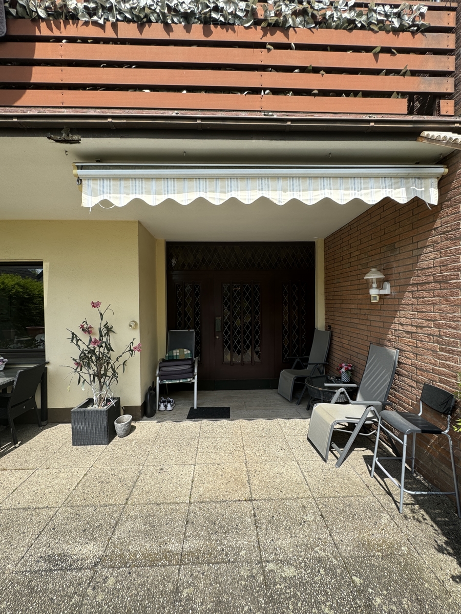Eingangsbereich Zweifamilienhaus R�srath