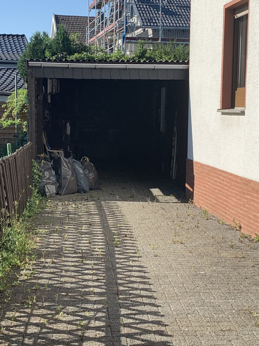 Einfahrt mit Carport Einfamilienhaus Rheinbach