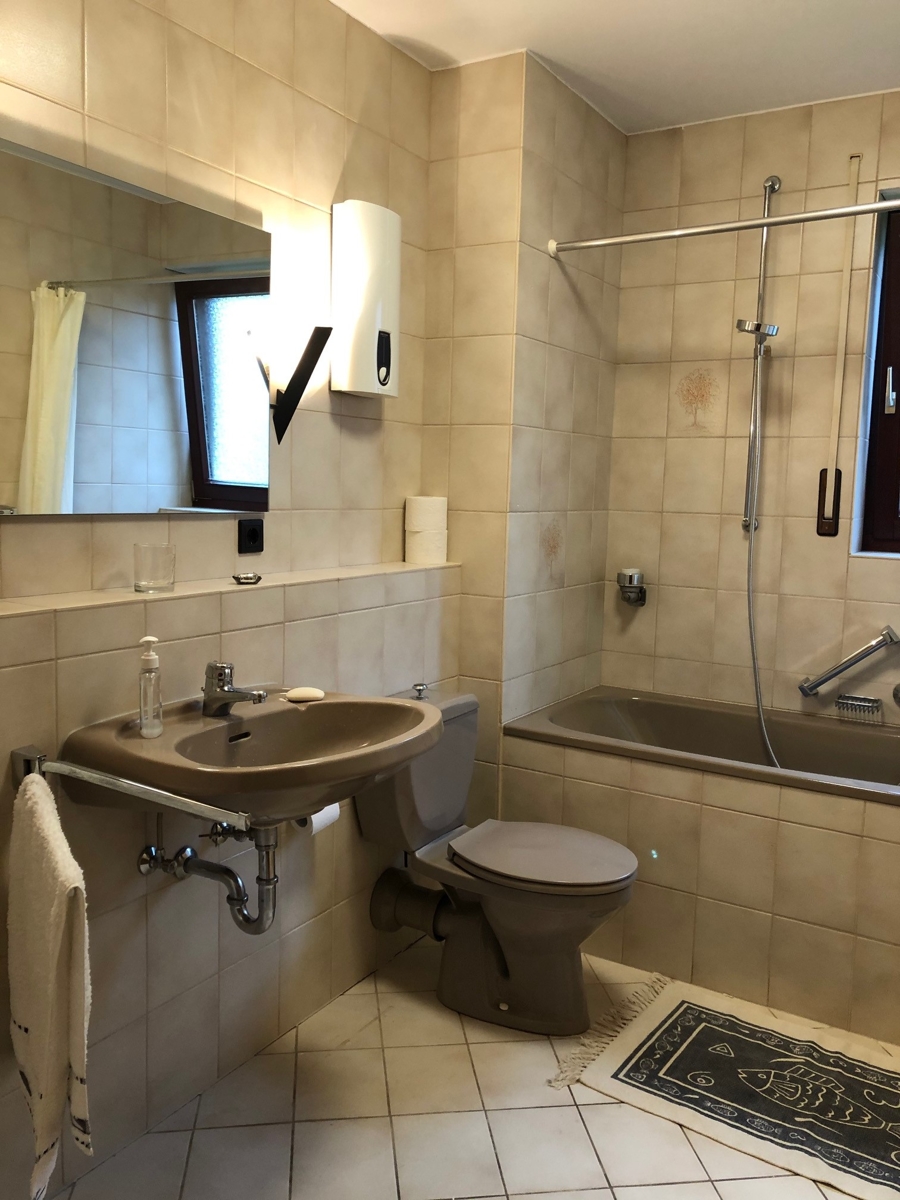Bad mit Wanne Etagenwohnung Sankt Augustin