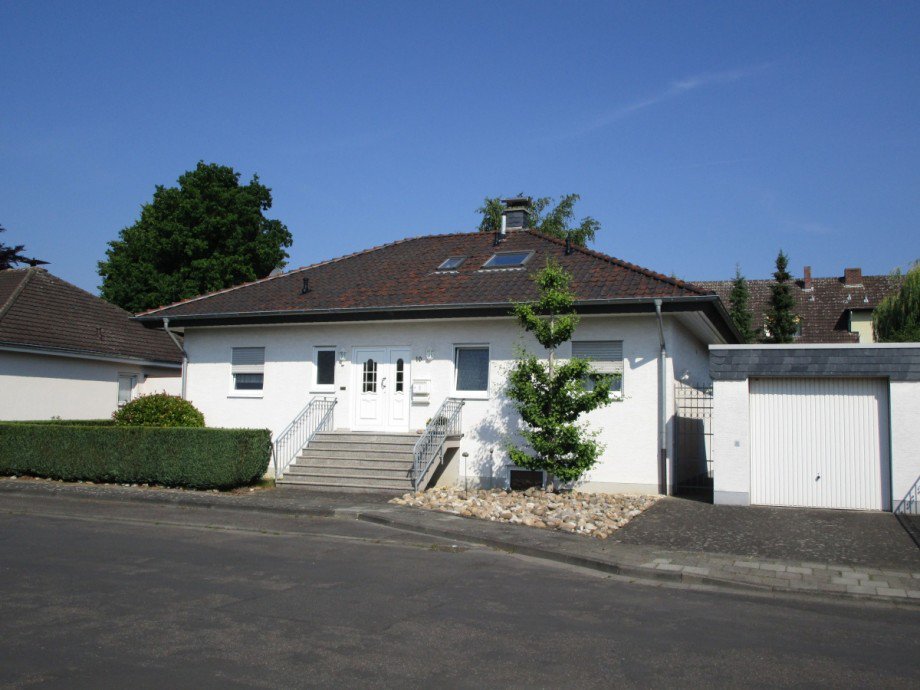 freistehender Bungalow mit Garage Ansicht 2 Bungalow Sankt Augustin / Hangelar