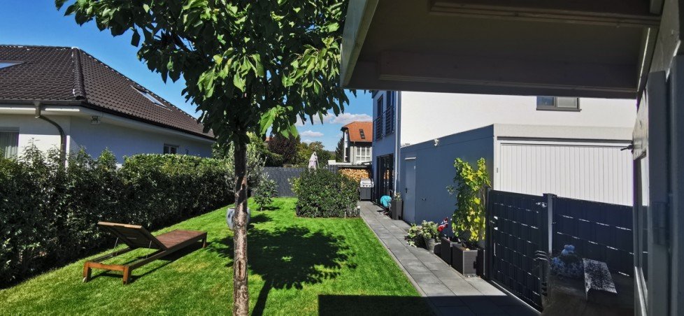 Hausansicht mit Garten Reihenendhaus Niederkassel
