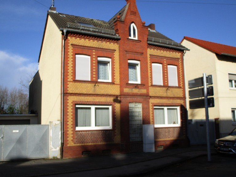 Hausansicht Sankt Augustin Haus SANKT AUGUSTIN Ort, sehr zentrale Lage, EFH mit ca. 125 m� Wfl., ca. 400 m� GrSt., Garten, Garage