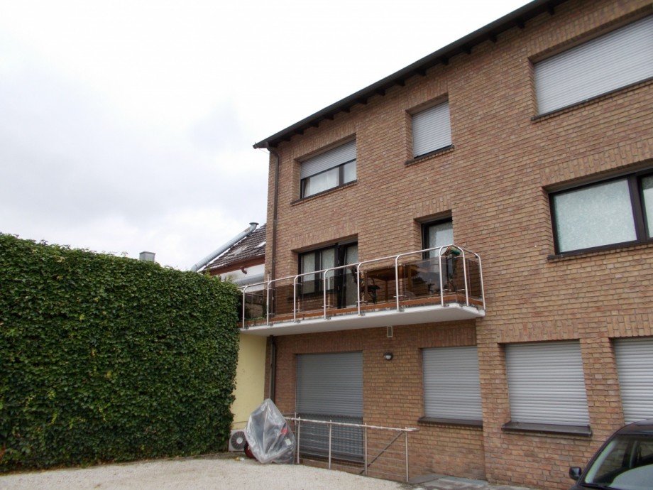 R�ckansicht des Hauses / Balkon Etagenwohnung Sankt Augustin