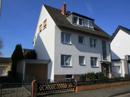 Hausansicht Sankt Augustin / Meindorf Etagenwohnung SANKT AUGUSTIN-MEINDORF, sch�ne 3 Zimmer-Whg. mit ca. 56 m� Wfl., 2. Obergeschoss, Keller, Garage