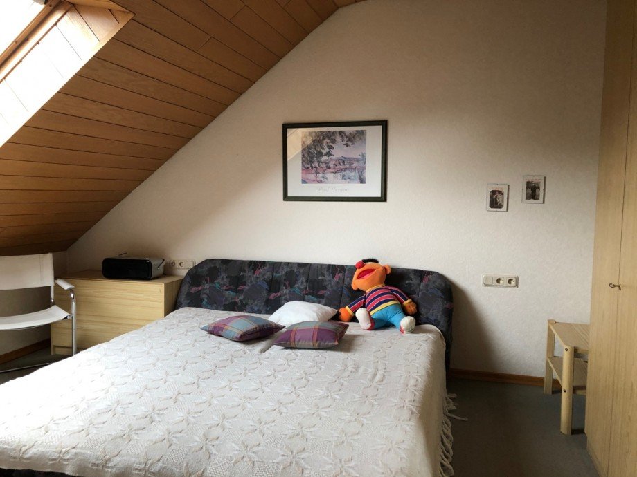 Schlafzimmer im Dachgeschoss Doppelhaush�lfte Sankt Augustin