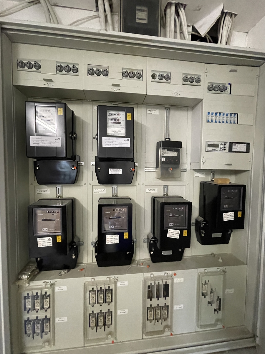 Z�hler/-Sicherungskasten Mehrfamilienhaus Asbach