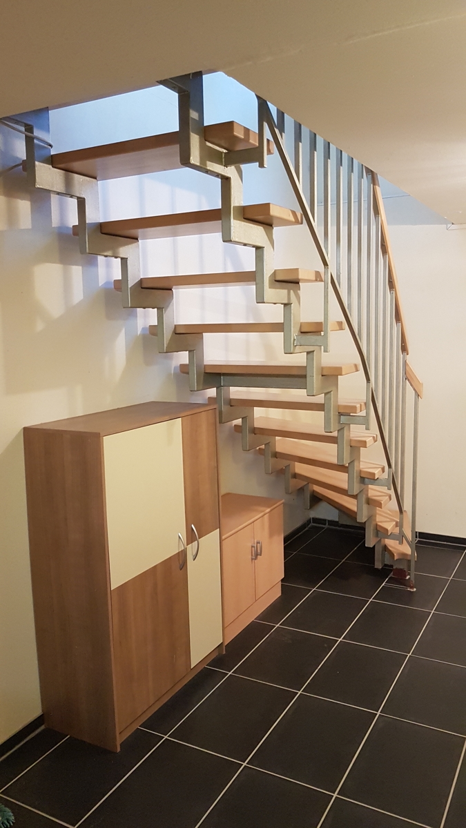 Treppe ins Untergeschoss Einfamilienhaus Bad Honnef