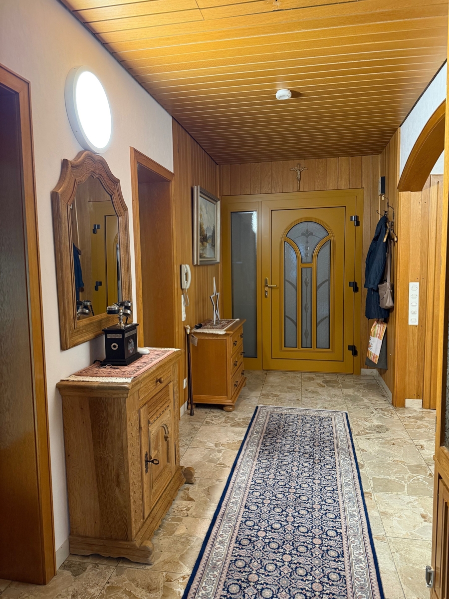 Hauseingangst�re im 1. OG Einfamilienhaus Thomasberg