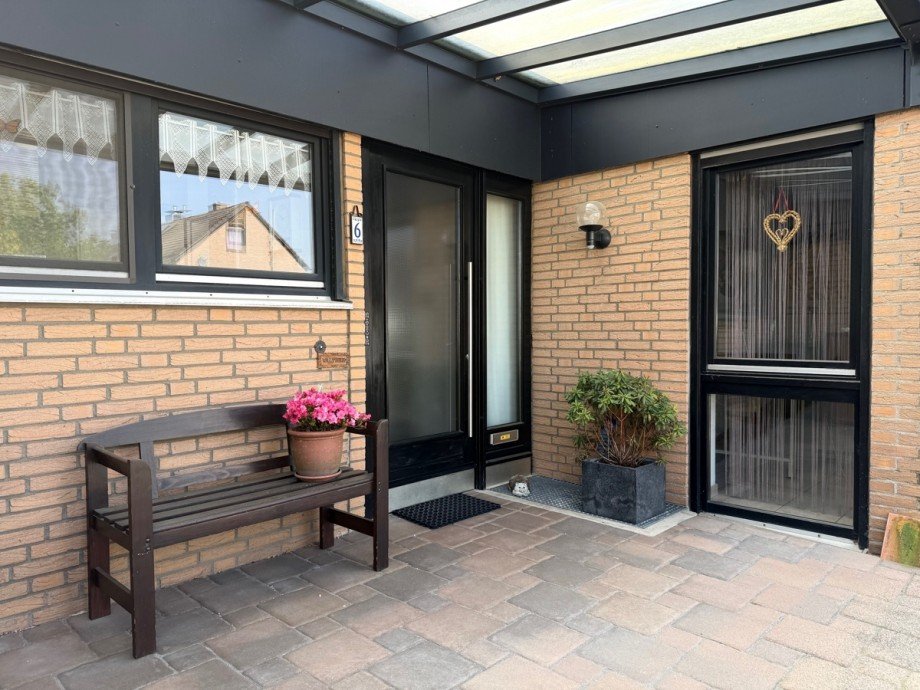 �berdachte Terrasse vor dem Haus Bungalow Sankt Augustin