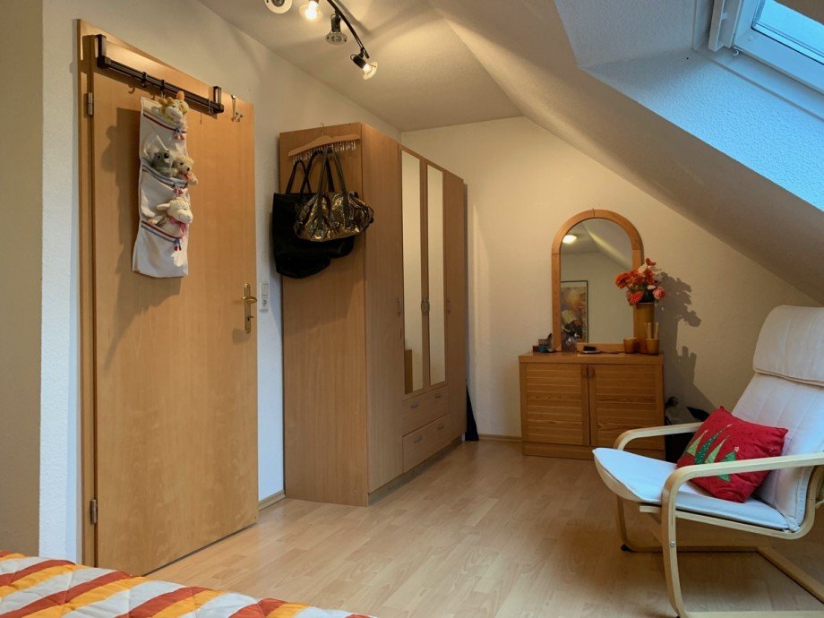 Zimmer 1 im DG Reihenhaus Sankt Augustin