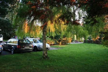 Aussenbereich Hennef (Sieg) - Lichtenberg Etagenwohnung HENNEF, sch�ne 4 Zi. Whg, 105 m� mit herrlichem Ausblick in die Natur, zentral, mit Garage u. Keller