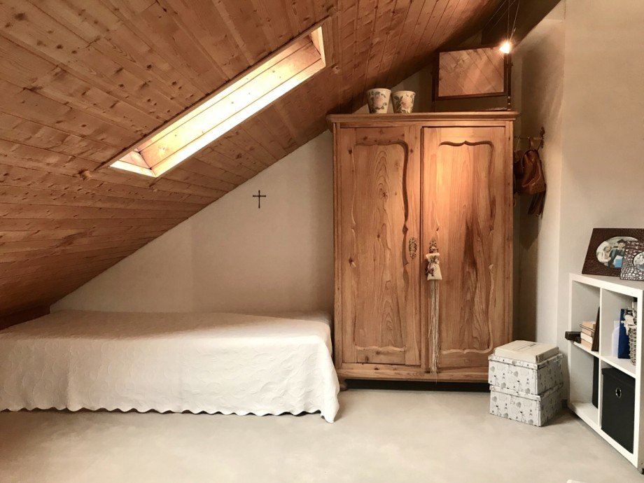 Zimmer 2 im DG Ansicht 1 Reiheneckhaus Bonn