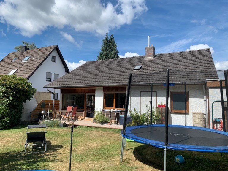 R�ckansicht mit Garten Sankt Augustin Einfamilienhaus SANKT AUGUSTIN in TOP Lage, freist. Einfam.Haus ca. 180 m� WNfl. + Ausbau im DG, 621 m� Grst. Garage