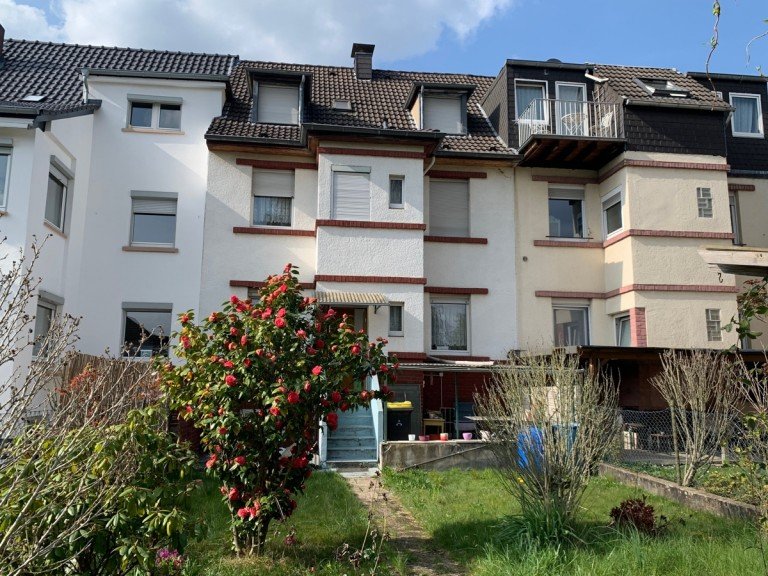 R�ckansicht mit Garten Siegburg - Wolsdorf Einfamilienhaus SIEGBURG WOLSDORF, 1 bis 2 Familienhaus mit ca. 7 Zi., ca. 198 m� WNfl. in zentraler, ruhiger Lage