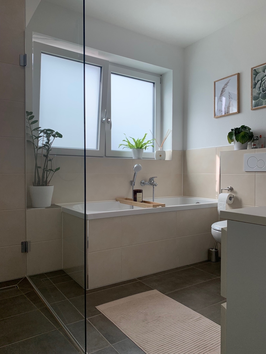 Bad im 1. OG mit Dusche und Wanne Reihenendhaus Niederkassel
