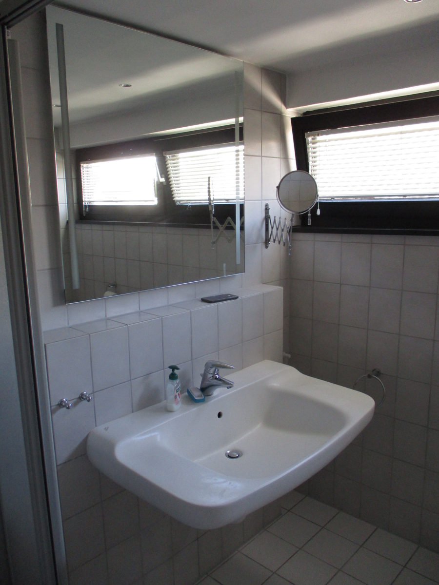 Ansicht Bad mit Dusche Doppelhaush�lfte Sankt Augustin