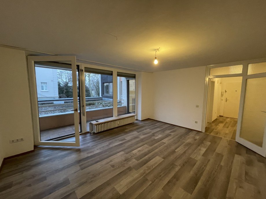 Wohnbereich mit Zugang Balkon Etagenwohnung Bonn