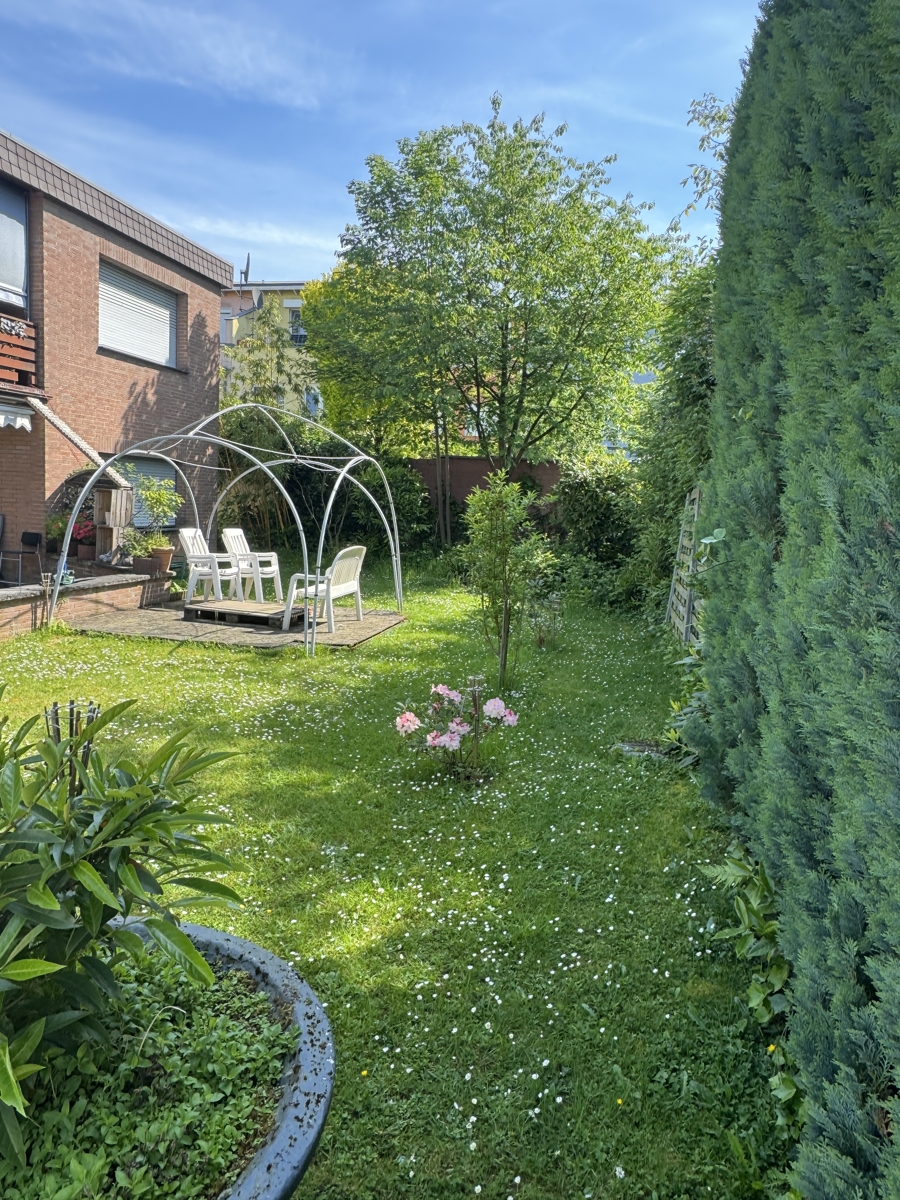 Gartenbereich Zweifamilienhaus R�srath