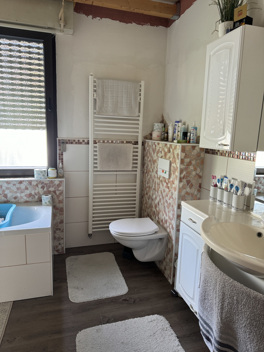 Bad OG Zweifamilienhaus R�srath