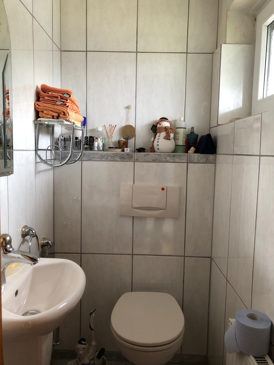Ansicht G�ste-WC im Erdgeschoss Doppelhaush�lfte Sankt Augustin