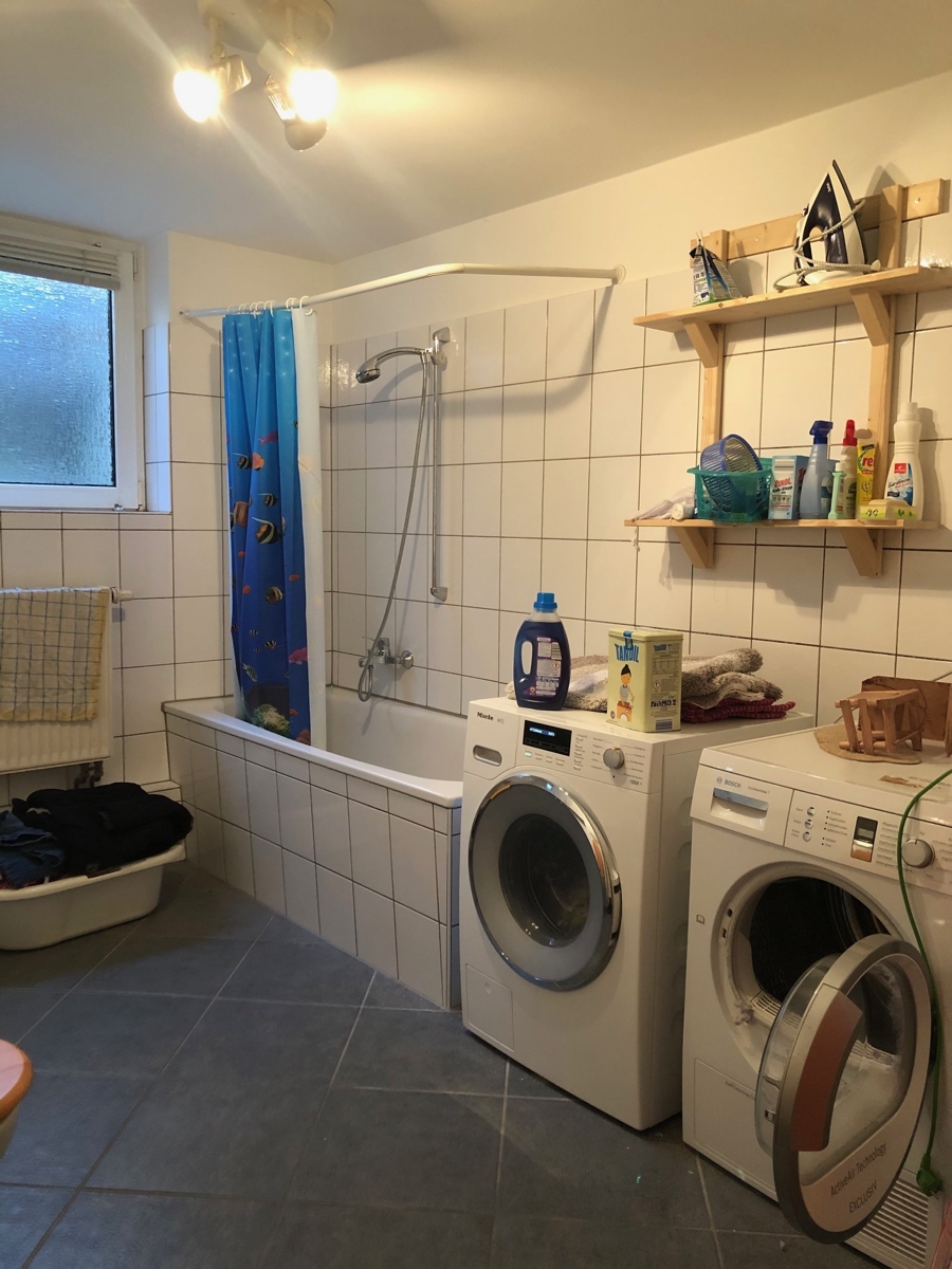 Bad im Kelelr Einfamilienhaus Wesseling