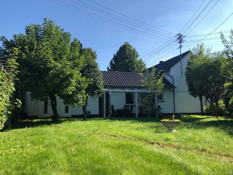 Gartenansicht Bonn Einfamilienhaus BONN HOLTORF, freist. Einfamilienhaus mit ca. 170 m� WNFl. 5-6 Zimmer, gr. Garage ca. 560 m� GrSt.