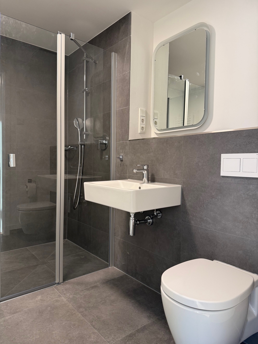 Ansicht Bad mit Dusche und WC Etagenwohnung Sankt Augustin / Hangelar