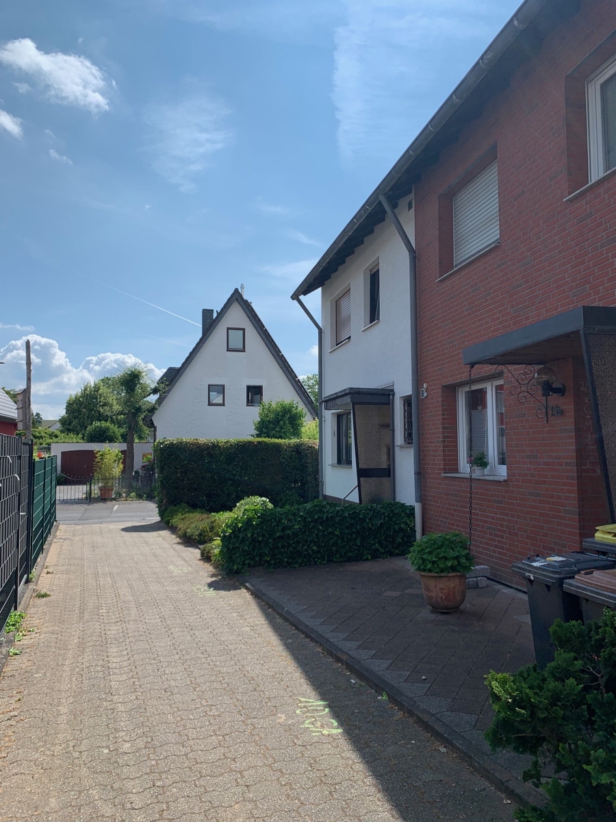 Weg zum Haus Reihenhaus Niederkassel