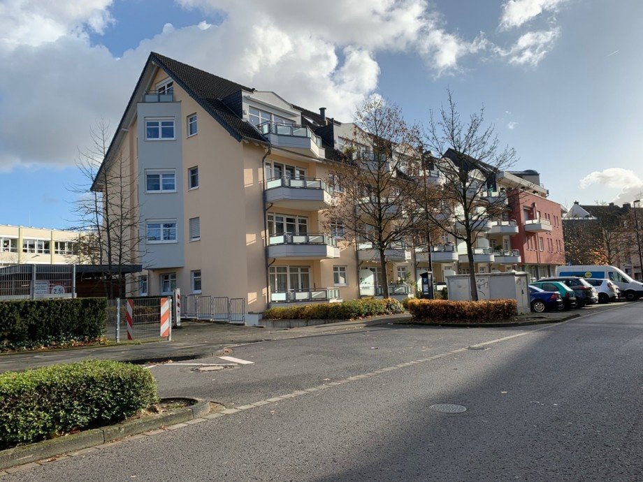 Wohnumgebung mit Objektansicht Etagenwohnung Troisdorf